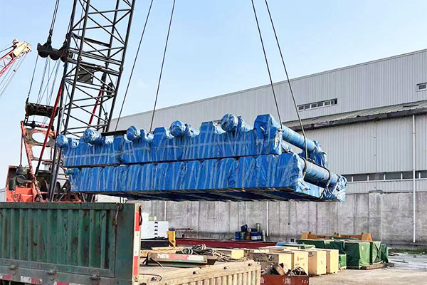 Rolling mill hoisting and delivery