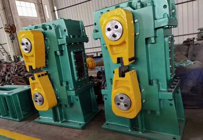 Wire rod rolling mill flying shear