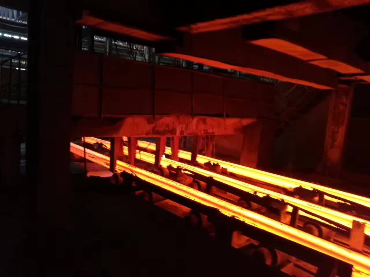 Continuous casting machine for steelmaking